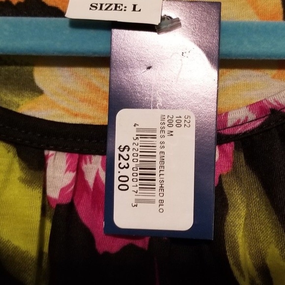 BLACK FLORAL SHORT SLEEVE TOP-NWT - Picture 2 of 2